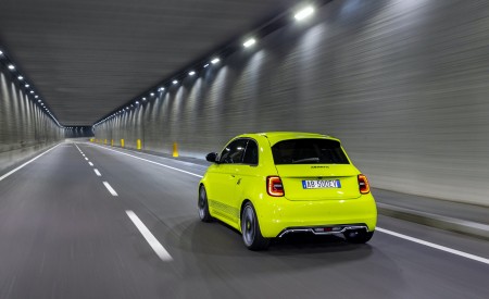 2023 Abarth 500e Rear Three-Quarter Wallpapers 450x275 (22)