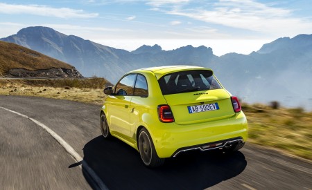 2023 Abarth 500e Rear Three-Quarter Wallpapers 450x275 (2)