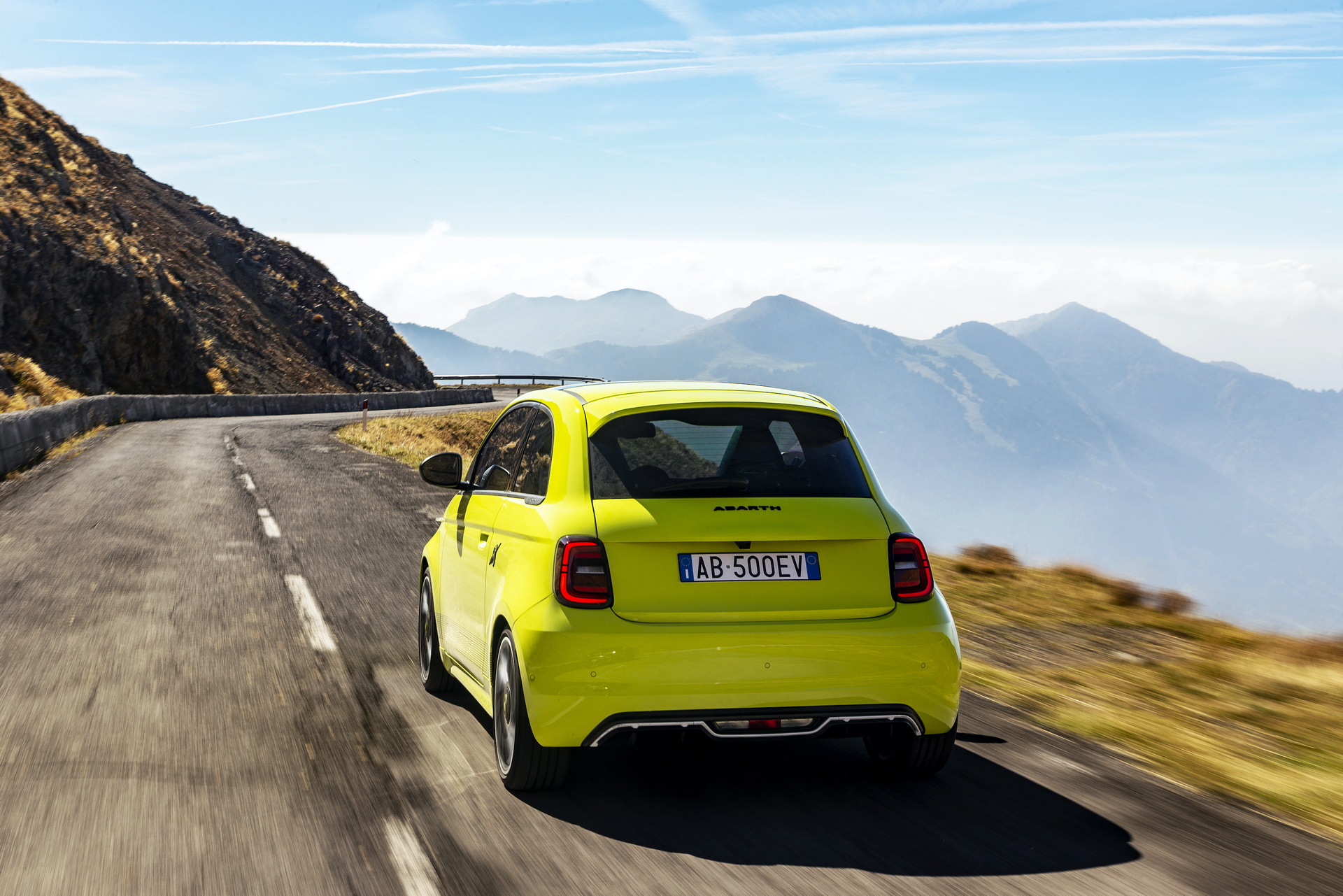 2023 Abarth 500e Rear Wallpapers (6)