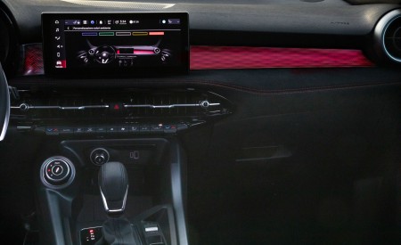 2023 Alfa Romeo Tonale Plug-In Hybrid Q4 Central Console Wallpapers 450x275 (55)