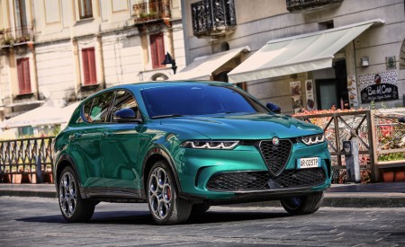 2023 Alfa Romeo Tonale Plug-In Hybrid Q4 Front Three-Quarter Wallpapers 450x275 (26)