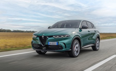 2023 Alfa Romeo Tonale Plug-In Hybrid Q4 Front Three-Quarter Wallpapers 450x275 (7)