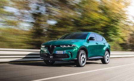 2023 Alfa Romeo Tonale Plug-In Hybrid Q4 Front Three-Quarter Wallpapers 450x275 (6)
