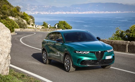 2023 Alfa Romeo Tonale Plug-In Hybrid Q4 Front Three-Quarter Wallpapers 450x275 (4)