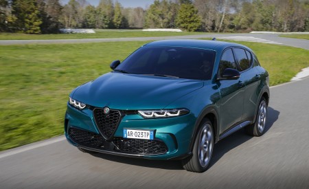 2023 Alfa Romeo Tonale Plug-In Hybrid Q4 Front Three-Quarter Wallpapers 450x275 (8)