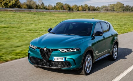 2023 Alfa Romeo Tonale Plug-In Hybrid Q4 Front Three-Quarter Wallpapers 450x275 (5)