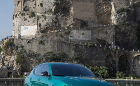 2023 Alfa Romeo Tonale Plug-In Hybrid Q4 Front Three-Quarter Wallpapers 450x275 (28)