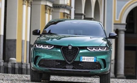 2023 Alfa Romeo Tonale Plug-In Hybrid Q4 Front Wallpapers 450x275 (31)
