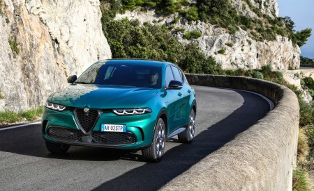 2023 Alfa Romeo Tonale Plug-In Hybrid Q4 Front Wallpapers 450x275 (14)
