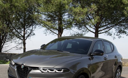 2023 Alfa Romeo Tonale Plug-In Hybrid Q4 Front Wallpapers 450x275 (68)
