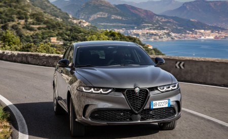 2023 Alfa Romeo Tonale Plug-In Hybrid Q4 Front Wallpapers 450x275 (72)