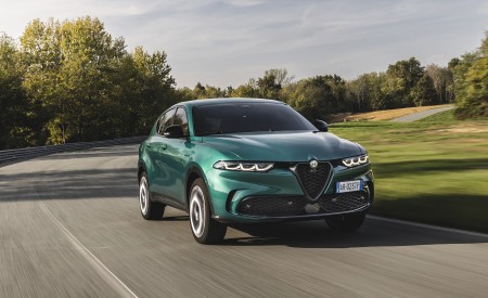 2023 Alfa Romeo Tonale Plug-In Hybrid Q4 Front Wallpapers 450x275 (9)