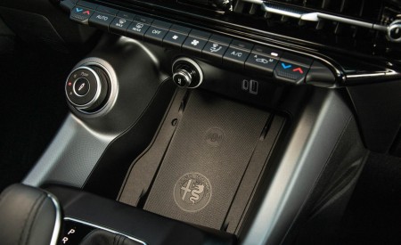 2023 Alfa Romeo Tonale Plug-In Hybrid Q4 Interior Detail Wallpapers 450x275 (49)