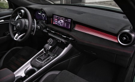 2023 Alfa Romeo Tonale Plug-In Hybrid Q4 Interior Wallpapers 450x275 (38)