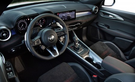 2023 Alfa Romeo Tonale Plug-In Hybrid Q4 Interior Wallpapers 450x275 (41)