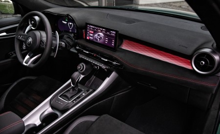 2023 Alfa Romeo Tonale Plug-In Hybrid Q4 Interior Wallpapers 450x275 (42)