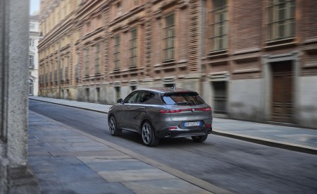 2023 Alfa Romeo Tonale Plug-In Hybrid Q4 Rear Three-Quarter Wallpapers 450x275 (88)