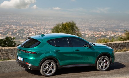2023 Alfa Romeo Tonale Plug-In Hybrid Q4 Rear Three-Quarter Wallpapers 450x275 (22)