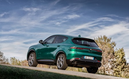 2023 Alfa Romeo Tonale Plug-In Hybrid Q4 Rear Three-Quarter Wallpapers 450x275 (23)