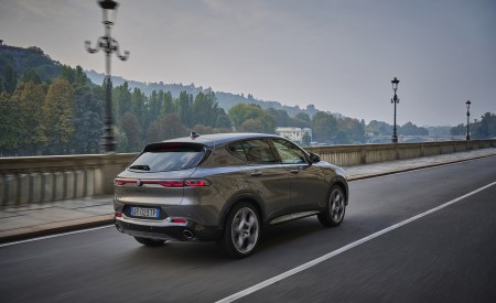 2023 Alfa Romeo Tonale Plug-In Hybrid Q4 Rear Three-Quarter Wallpapers 450x275 (75)