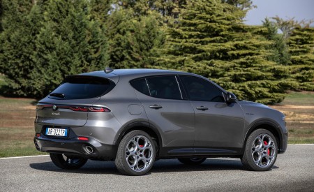 2023 Alfa Romeo Tonale Plug-In Hybrid Q4 Rear Three-Quarter Wallpapers 450x275 (71)