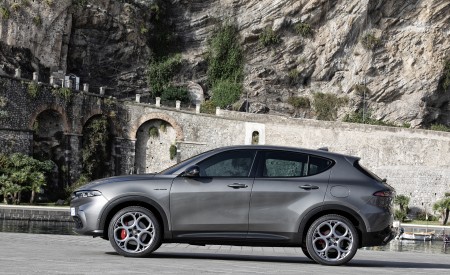 2023 Alfa Romeo Tonale Plug-In Hybrid Q4 Side Wallpapers 450x275 (76)