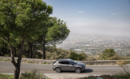 2023 Alfa Romeo Tonale Plug-In Hybrid Q4 Side Wallpapers 450x275 (79)