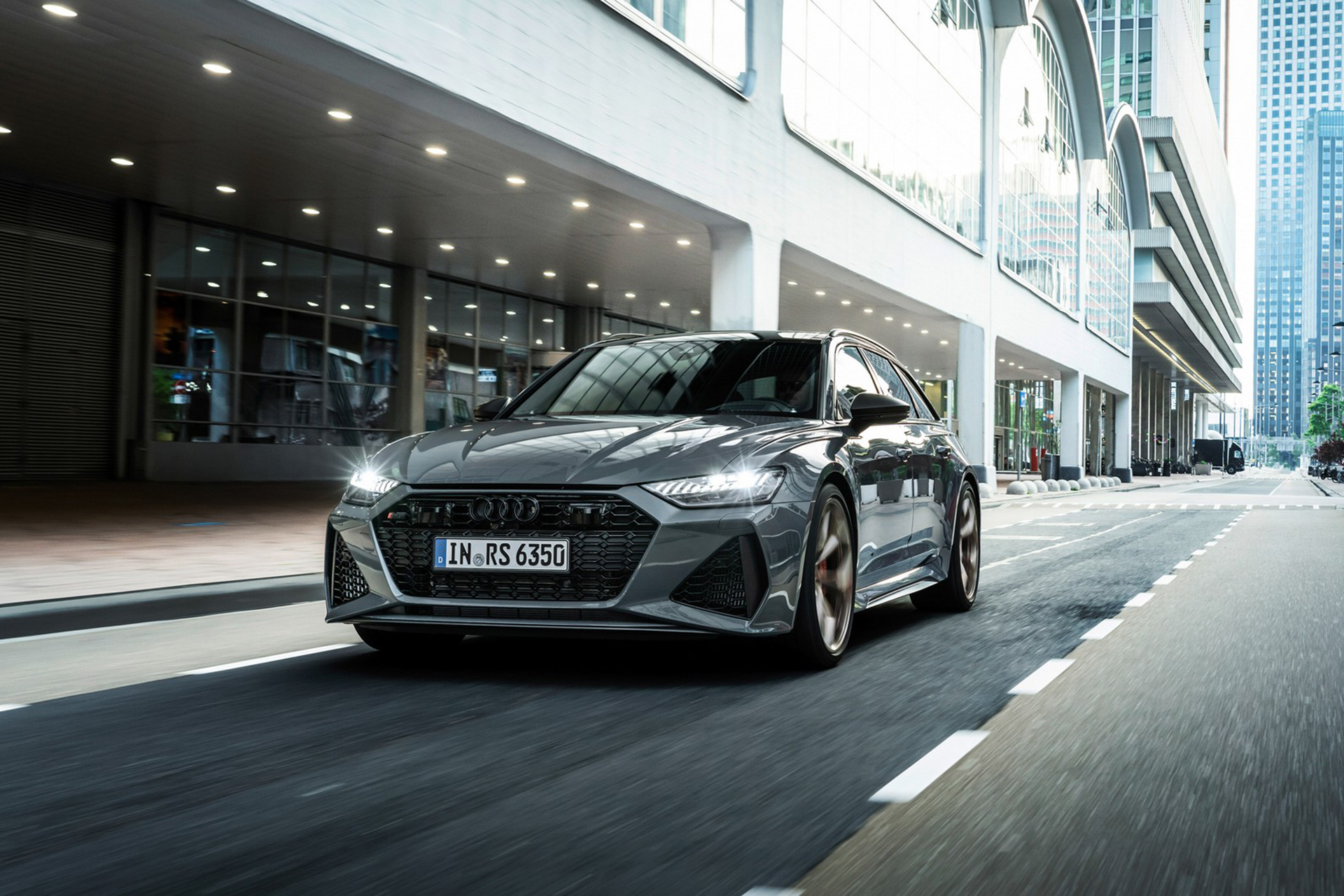 2023 Audi RS6 Avant Performance (Color: Nimbus Grey in Pearl Effect) Front Wallpapers #29 of 93