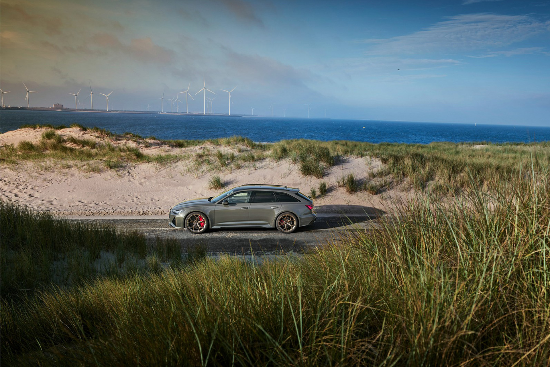 2023 Audi RS6 Avant Performance (Color: Nimbus Grey in Pearl Effect) Side Wallpapers #20 of 93