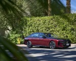 2023 BMW 760i xDrive (Color: Aventurin Red Metallic Two-Tone; US-Spec) Front Three-Quarter Wallpapers 150x120 (43)