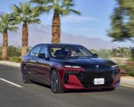 2023 BMW 760i xDrive (Color: Aventurin Red Metallic Two-Tone; US-Spec) Front Three-Quarter Wallpapers 150x120 (4)