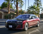 2023 BMW 760i xDrive (Color: Aventurin Red Metallic Two-Tone; US-Spec) Front Three-Quarter Wallpapers 150x120 (9)