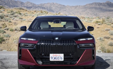2023 BMW 760i xDrive (Color: Aventurin Red Metallic Two-Tone; US-Spec) Front Wallpapers 450x275 (30)