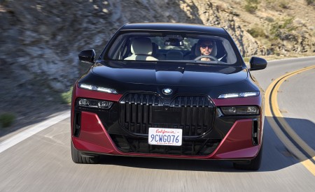 2023 BMW 760i xDrive (Color: Aventurin Red Metallic Two-Tone; US-Spec) Front Wallpapers 450x275 (13)