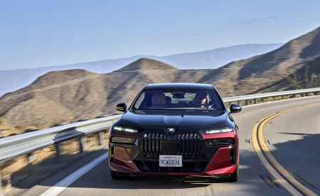 2023 BMW 760i xDrive (Color: Aventurin Red Metallic Two-Tone; US-Spec) Front Wallpapers 450x275 (15)