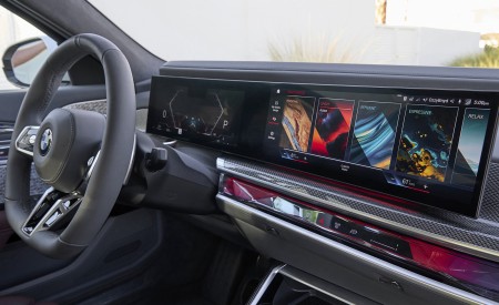 2023 BMW 760i xDrive (Color: Mineral White Metallic; US-Spec) Central Console Wallpapers 450x275 (160)