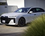 2023 BMW 760i xDrive (Color: Mineral White Metallic; US-Spec) Front Three-Quarter Wallpapers 150x120