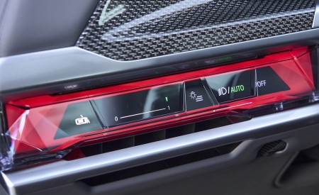 2023 BMW 760i xDrive (Color: Mineral White Metallic; US-Spec) Interior Detail Wallpapers 450x275 (165)