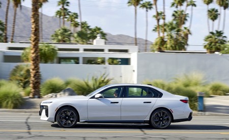 2023 BMW 760i xDrive (Color: Mineral White Metallic; US-Spec) Side Wallpapers 450x275 (105)