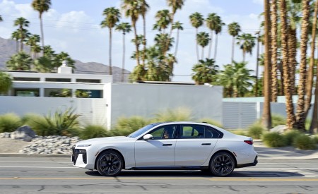 2023 BMW 760i xDrive (Color: Mineral White Metallic; US-Spec) Side Wallpapers 450x275 (106)