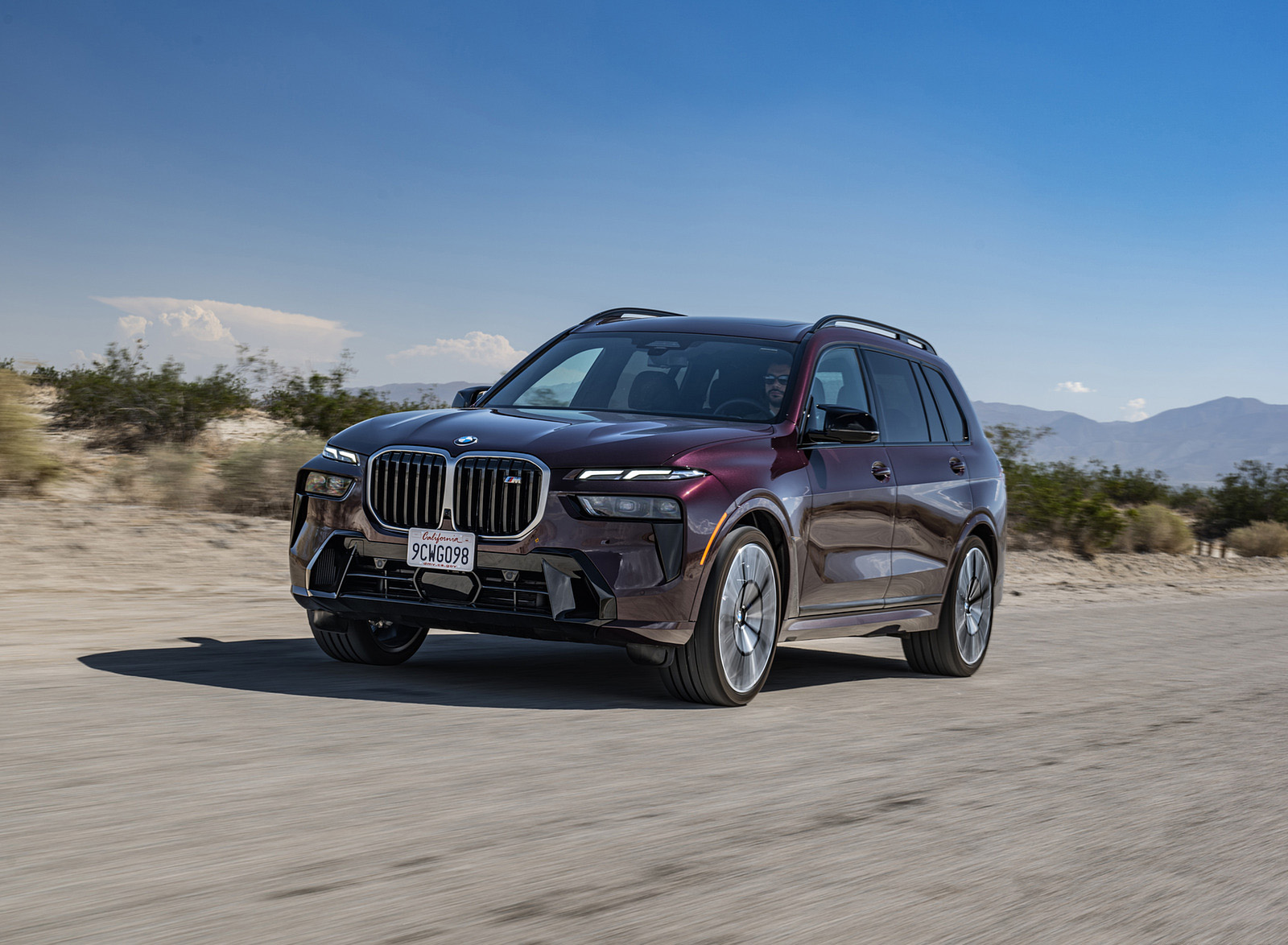 2023 BMW X7 M60i xDrive (Color: Ametrin; US-Spec) Front Three-Quarter Wallpapers (10)
