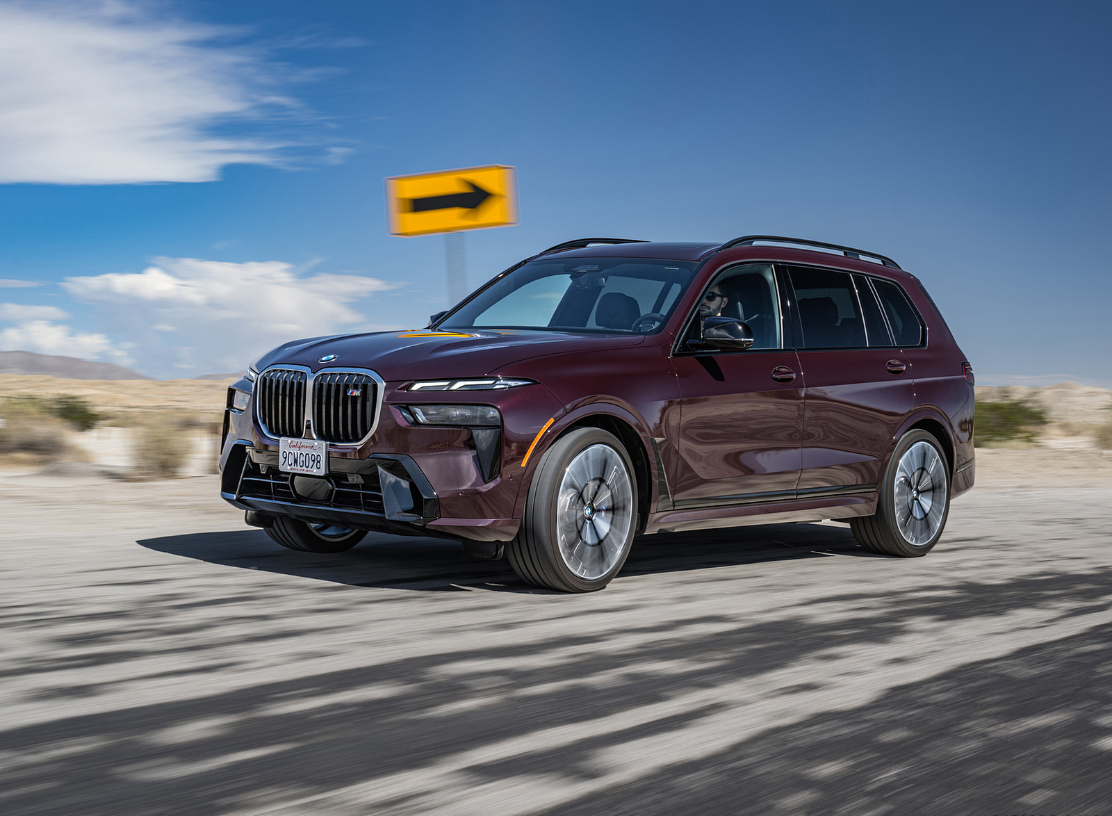 2023 BMW X7 M60i xDrive (Color: Ametrin; US-Spec) Front Three-Quarter Wallpapers (2)