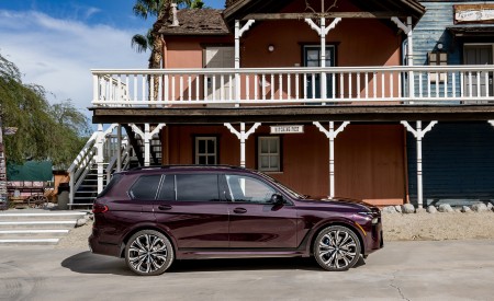 2023 BMW X7 M60i xDrive (Color: Ametrin; US-Spec) Side Wallpapers 450x275 (19)