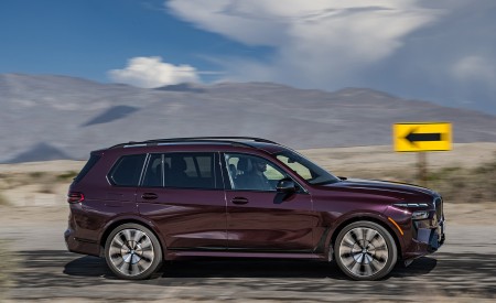 2023 BMW X7 M60i xDrive (Color: Ametrin; US-Spec) Side Wallpapers 450x275 (5)