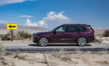 2023 BMW X7 M60i xDrive (Color: Ametrin; US-Spec) Side Wallpapers 450x275 (6)