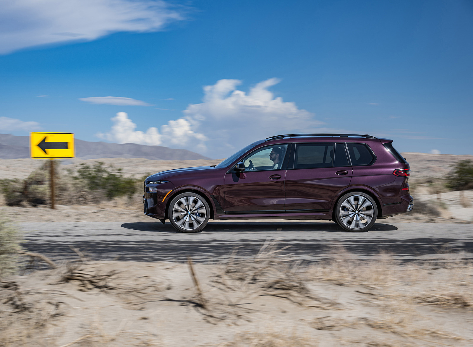 2023 BMW X7 M60i xDrive (Color: Ametrin; US-Spec) Side Wallpapers (6)
