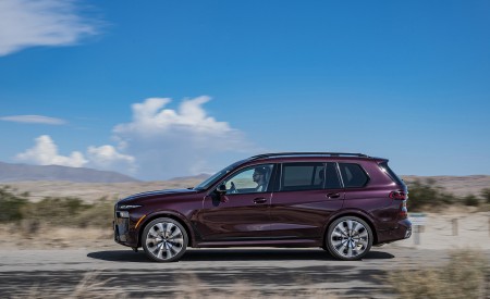 2023 BMW X7 M60i xDrive (Color: Ametrin; US-Spec) Side Wallpapers 450x275 (7)