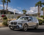 2023 BMW X7 M60i xDrive (Color: Frozen Grey; US-Spec) Front Three-Quarter Wallpapers 150x120 (47)