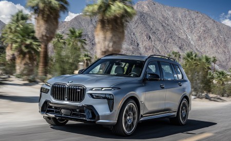 2023 BMW X7 M60i xDrive (Color: Frozen Grey; US-Spec) Front Three-Quarter Wallpapers 450x275 (30)