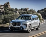 2023 BMW X7 M60i xDrive (Color: Frozen Grey; US-Spec) Front Three-Quarter Wallpapers 150x120 (37)